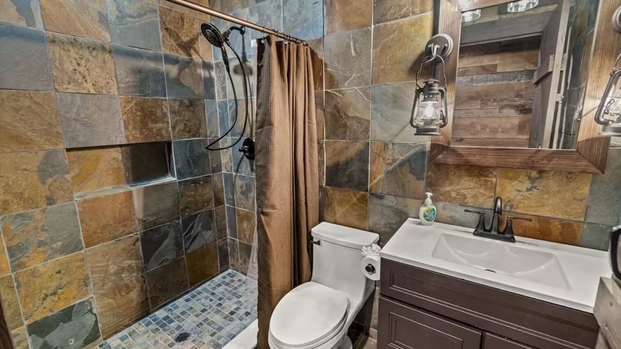Photo of Bathroom in Adamstown