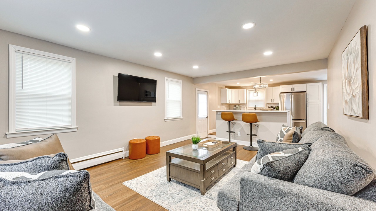 Photo of Livingroom in Sixteen Acres