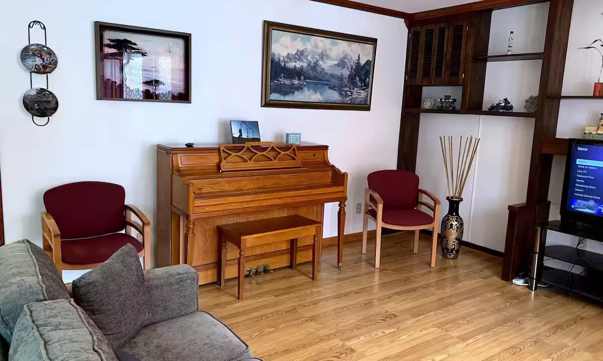 Photo of Livingroom in Mount Pleasant