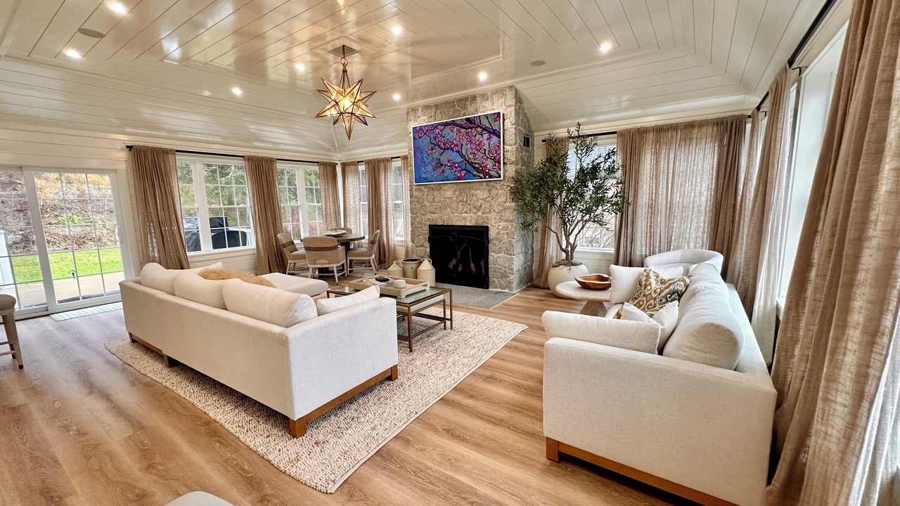 Photo of Livingroom in Deerfield