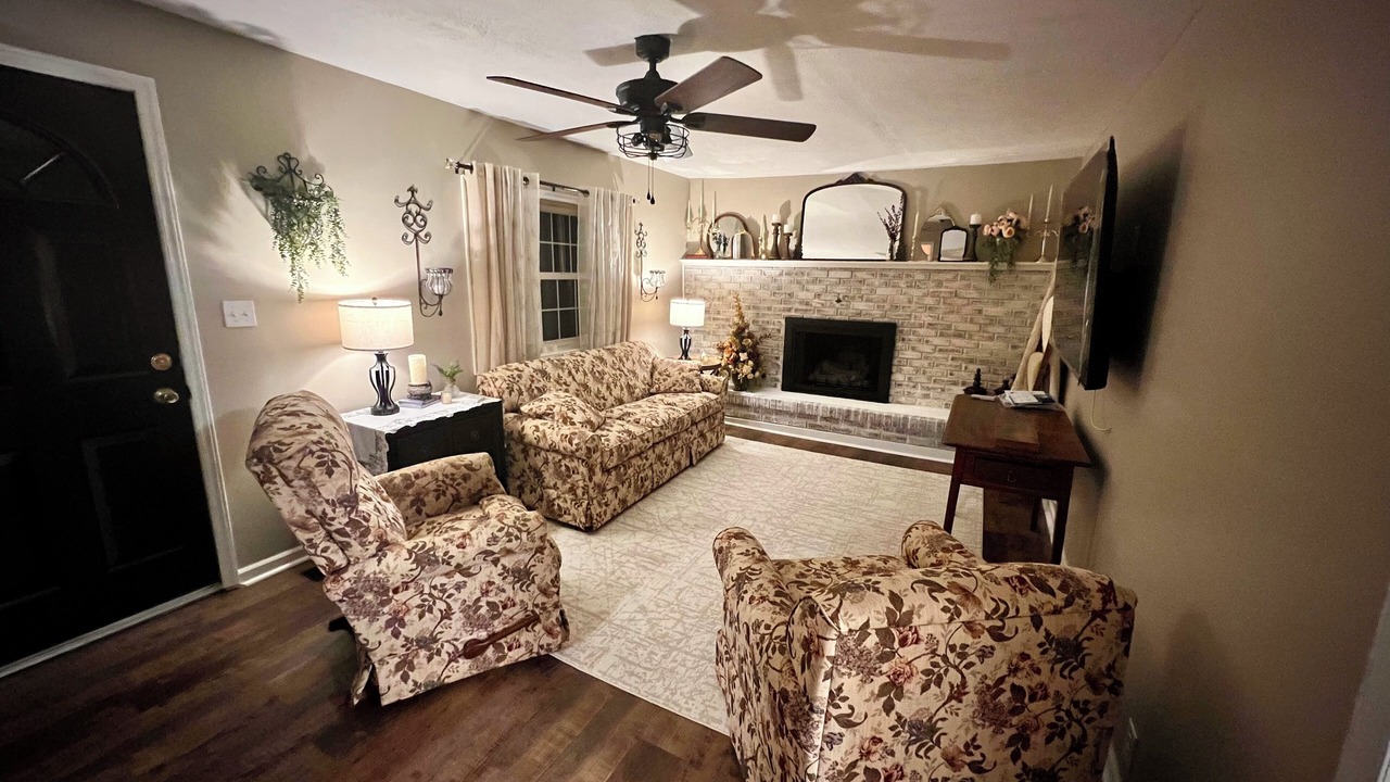 Photo of Livingroom in Victor