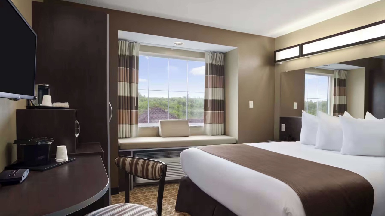 Photo of Bedroom in White Hall