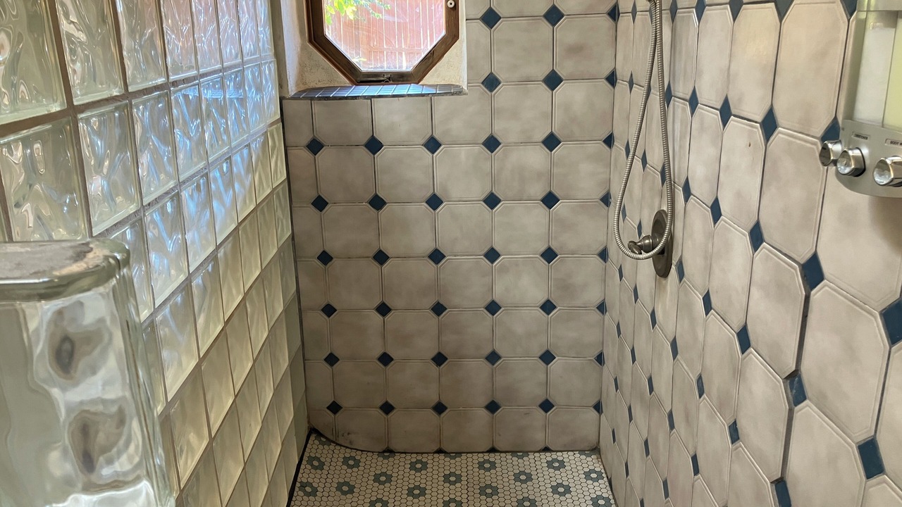 Photo of Bathroom in Canoncito
