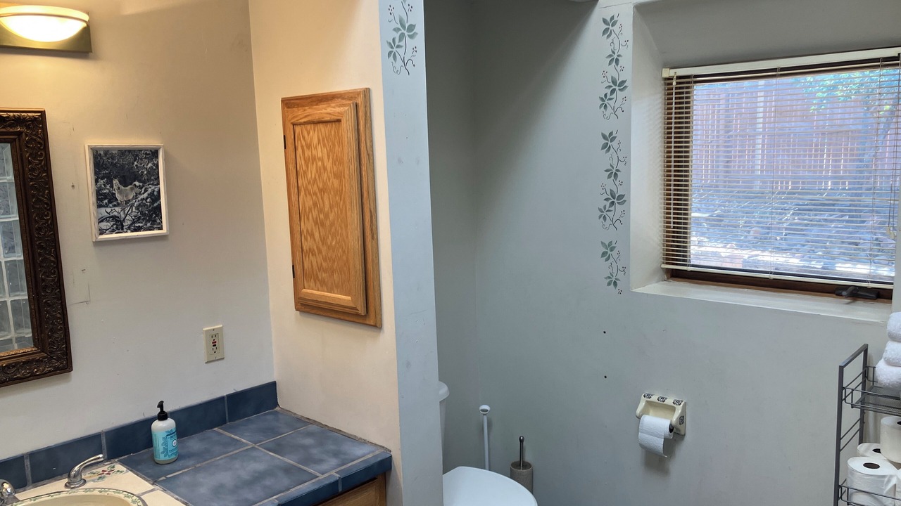 Photo of Bathroom in Canoncito