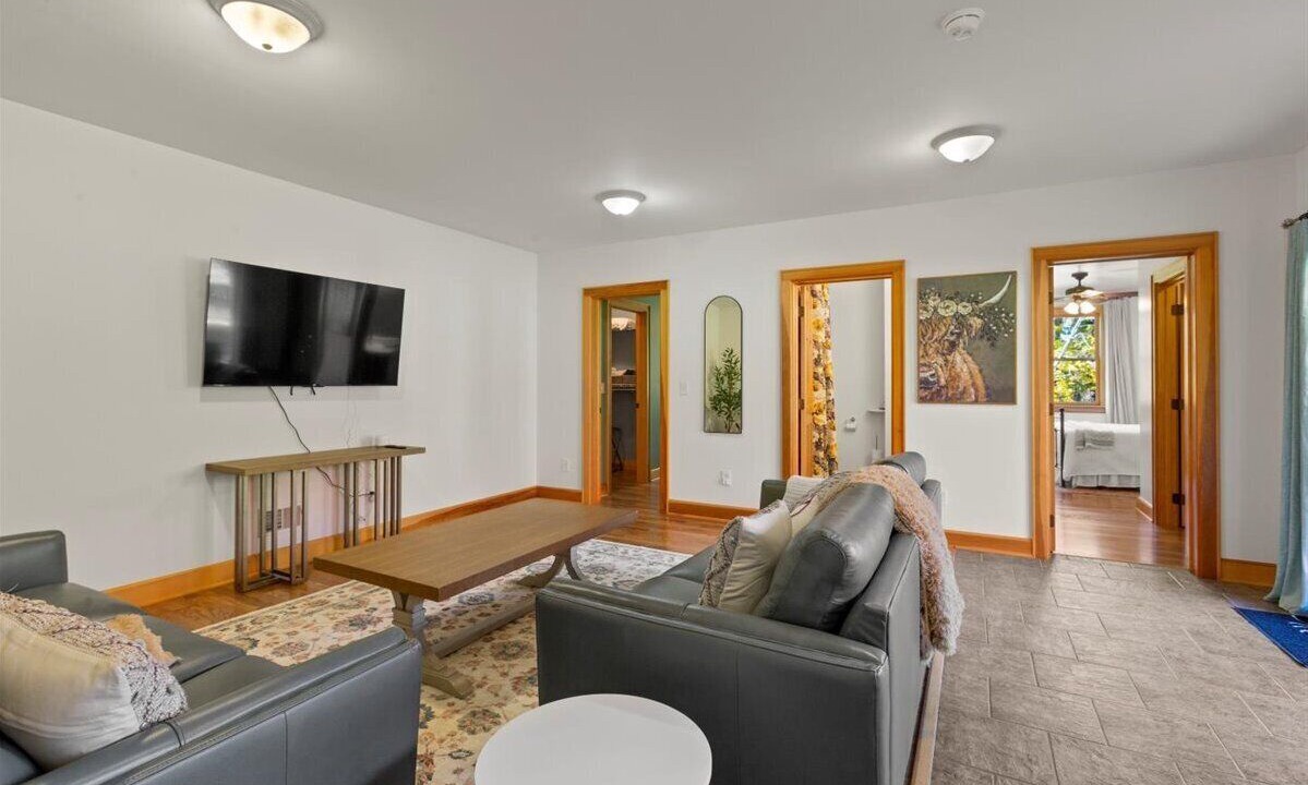 Photo of Livingroom in Town of Grafton