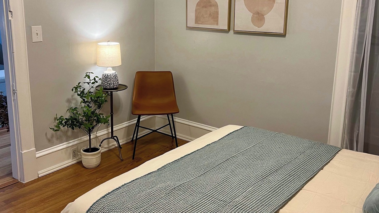 Photo of Bedroom in Summit - University