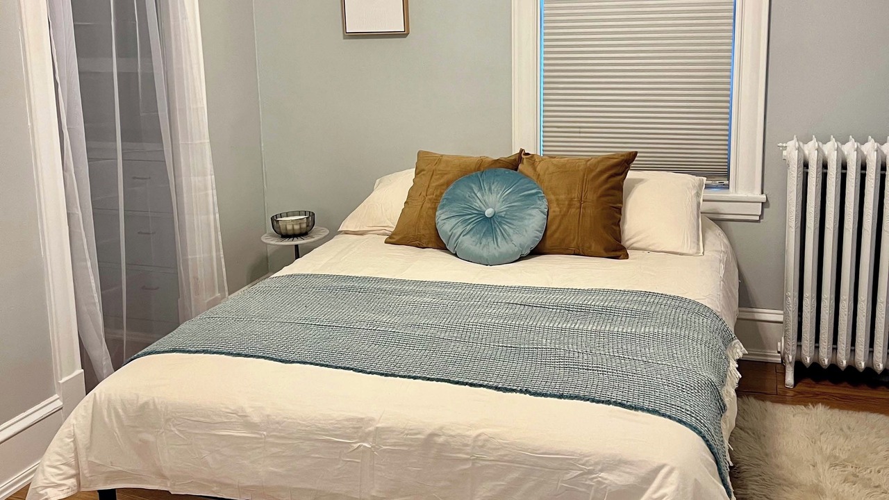 Photo of Bedroom in Summit - University