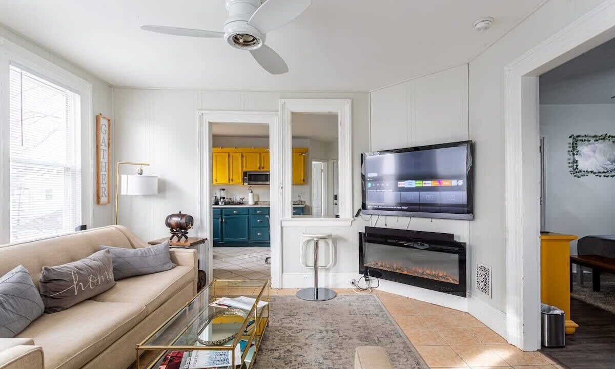 Photo of Livingroom in West End - West Side