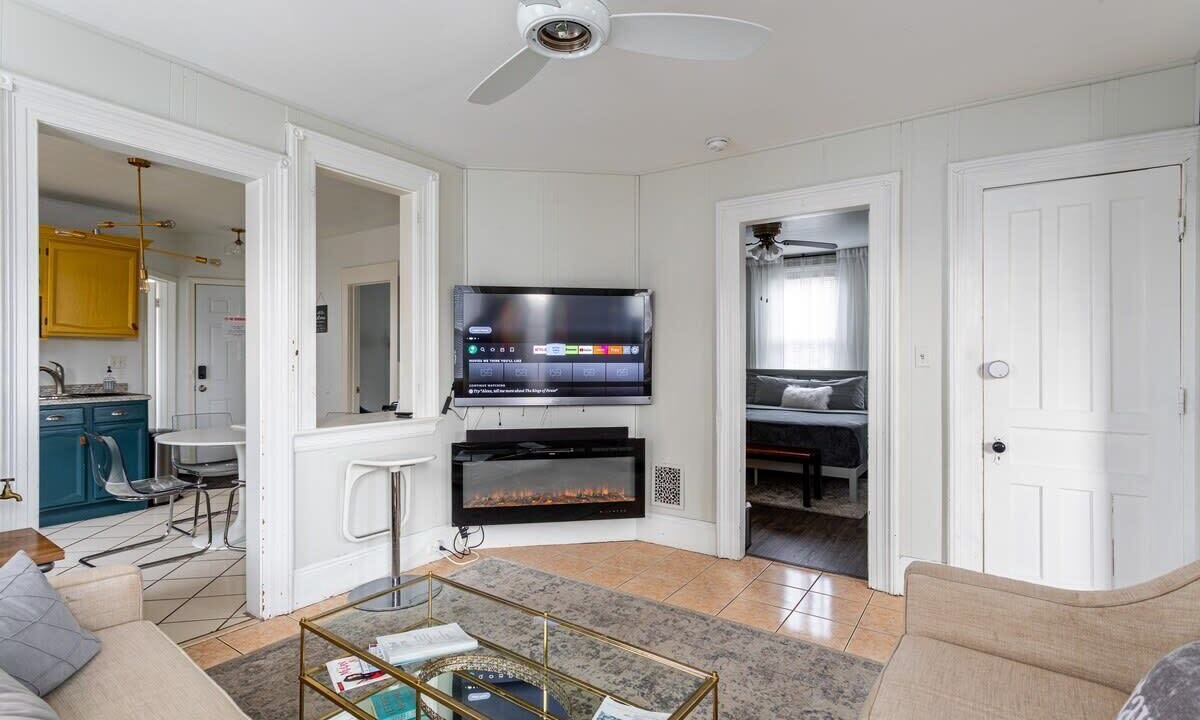 Photo of Livingroom in West End - West Side