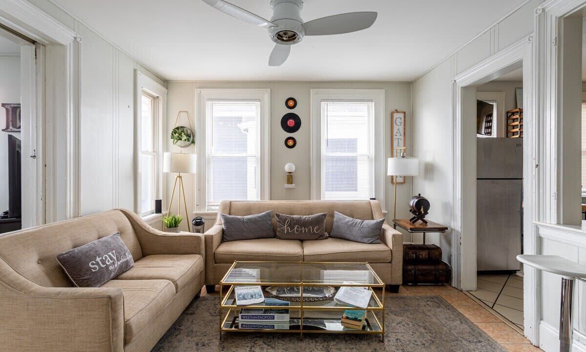 Photo of Livingroom in West End - West Side