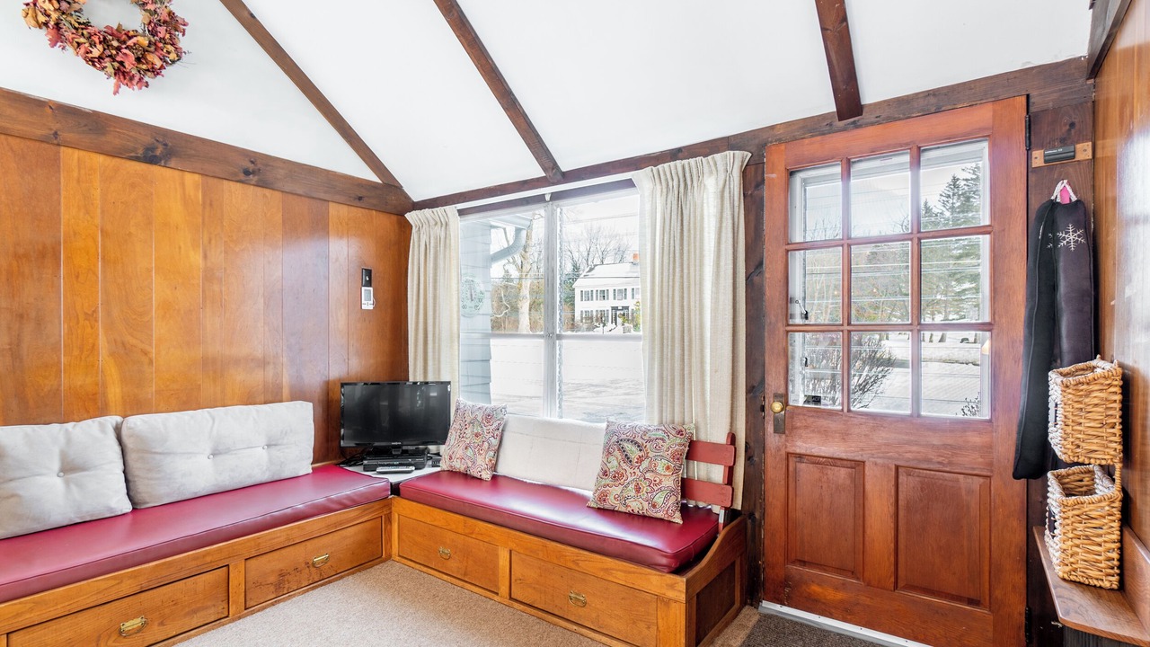 Photo of Livingroom in Lanesborough