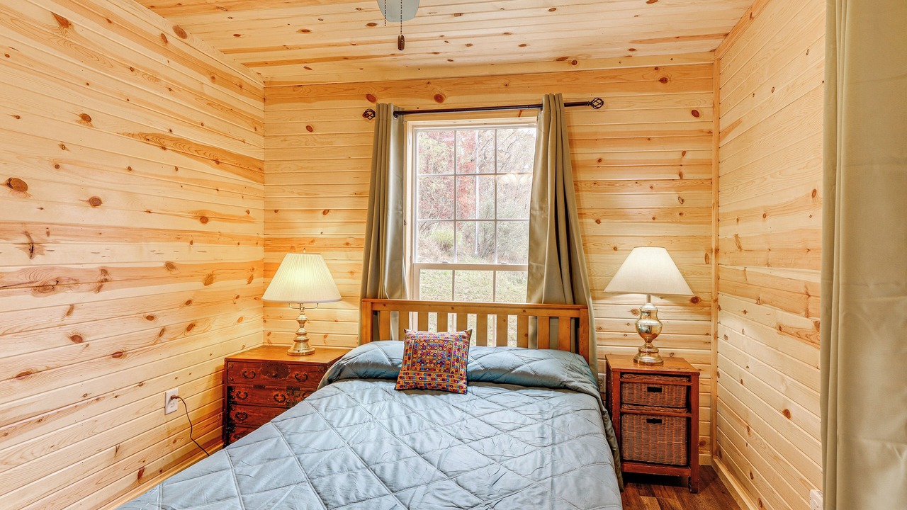 Photo of Bedroom in Marlinton