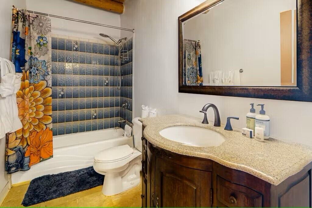 Photo of Bathroom in Arroyo Hondo