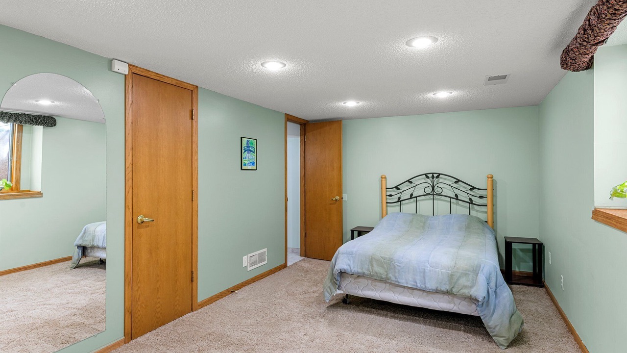 Photo of Bedroom in Burnsville