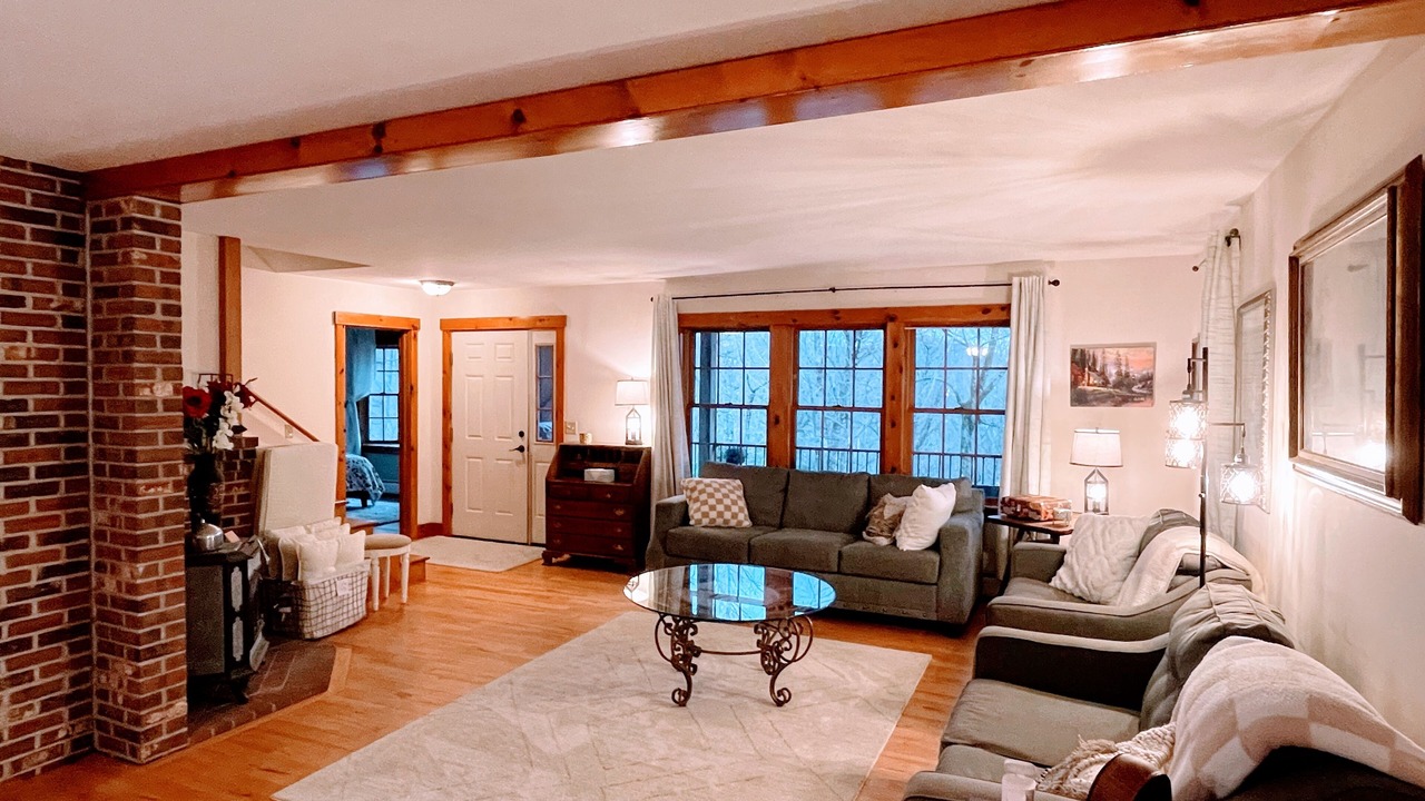 Photo of Livingroom in Marshfield