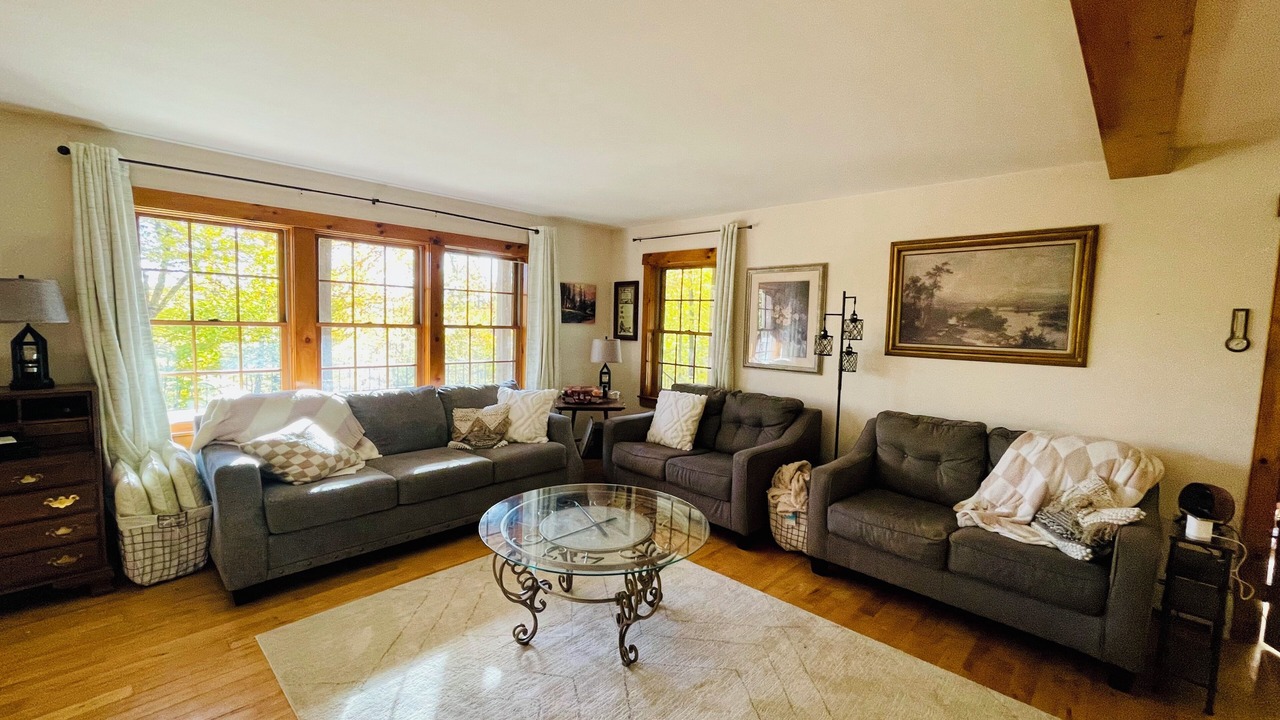 Photo of Livingroom in Marshfield