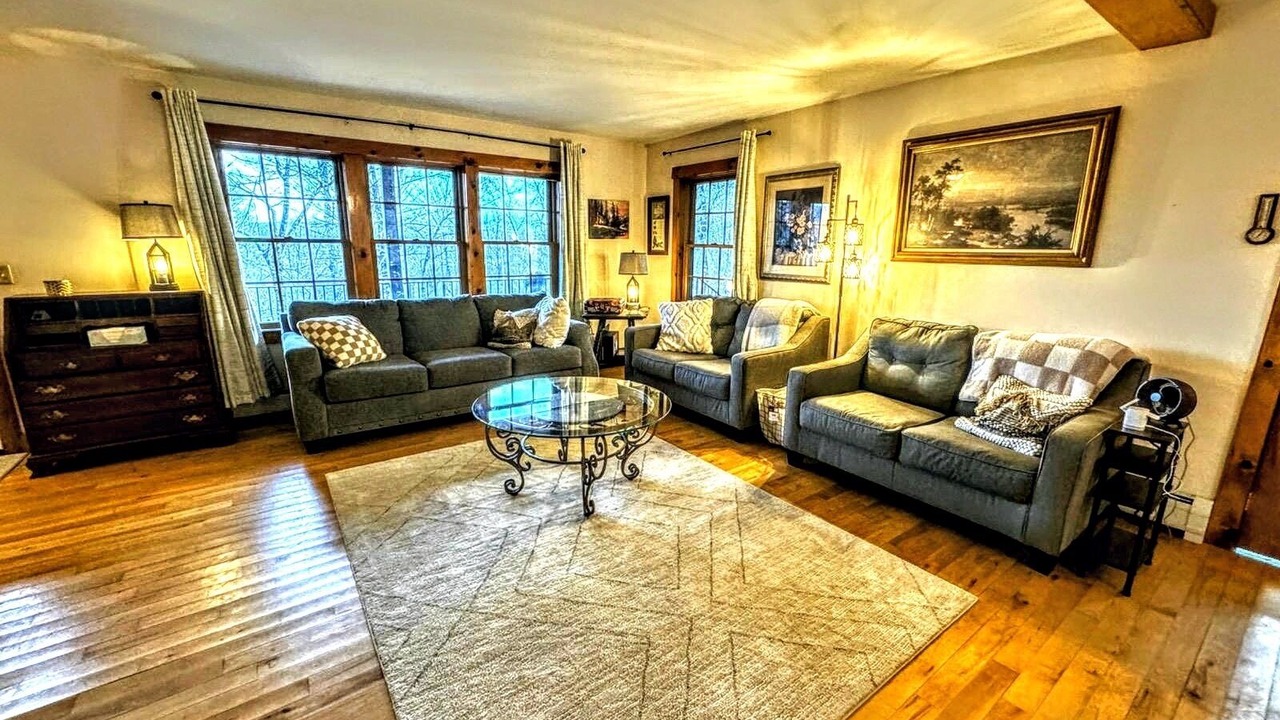 Photo of Livingroom in Marshfield