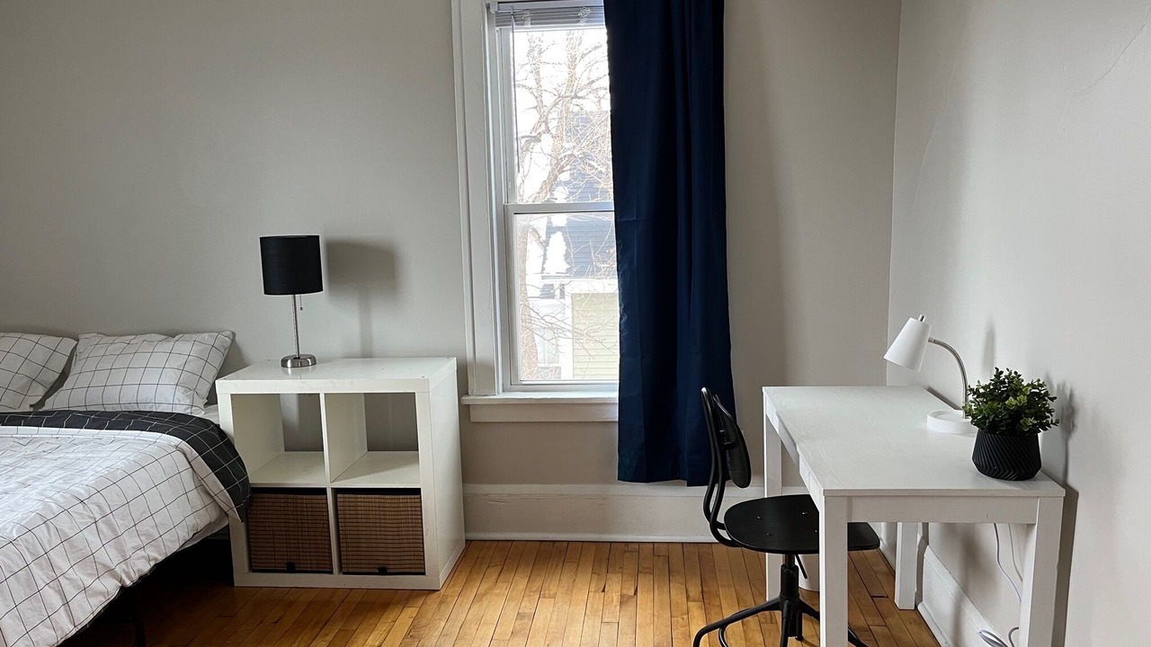 Photo of Bedroom in Summit - University