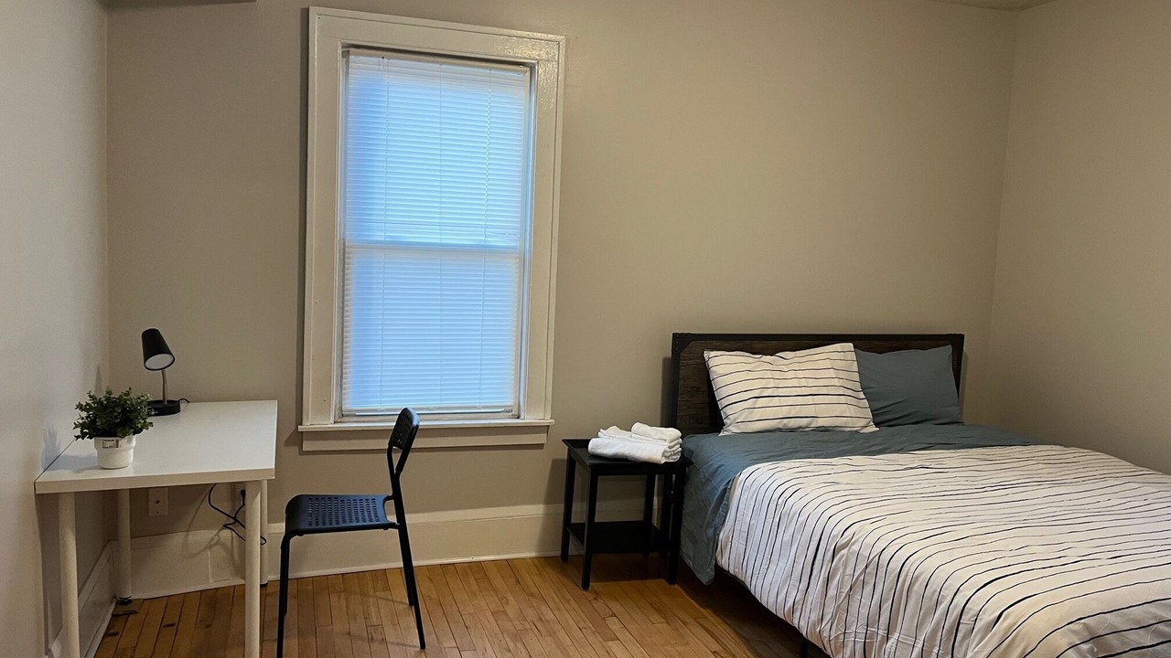 Photo of Bedroom in Summit - University