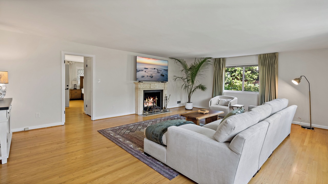 Photo of Livingroom in McLean