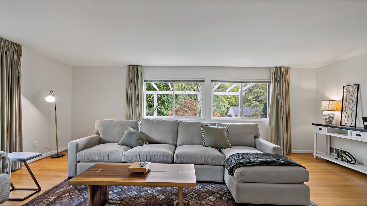 Photo of Livingroom in McLean