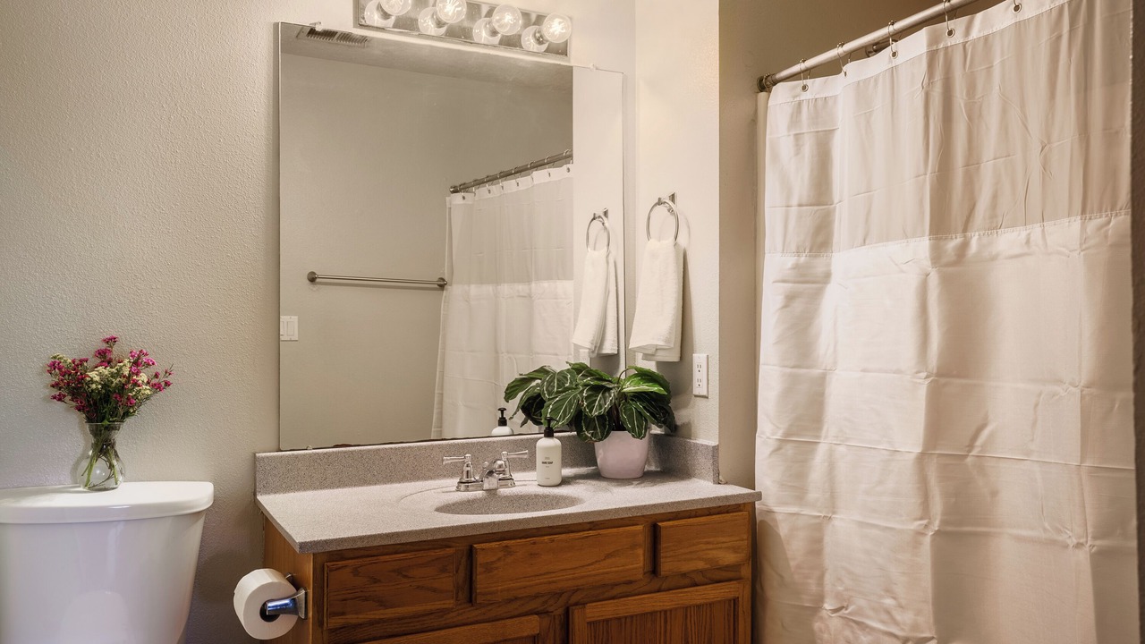 Photo of Bathroom in Glenwood Hills