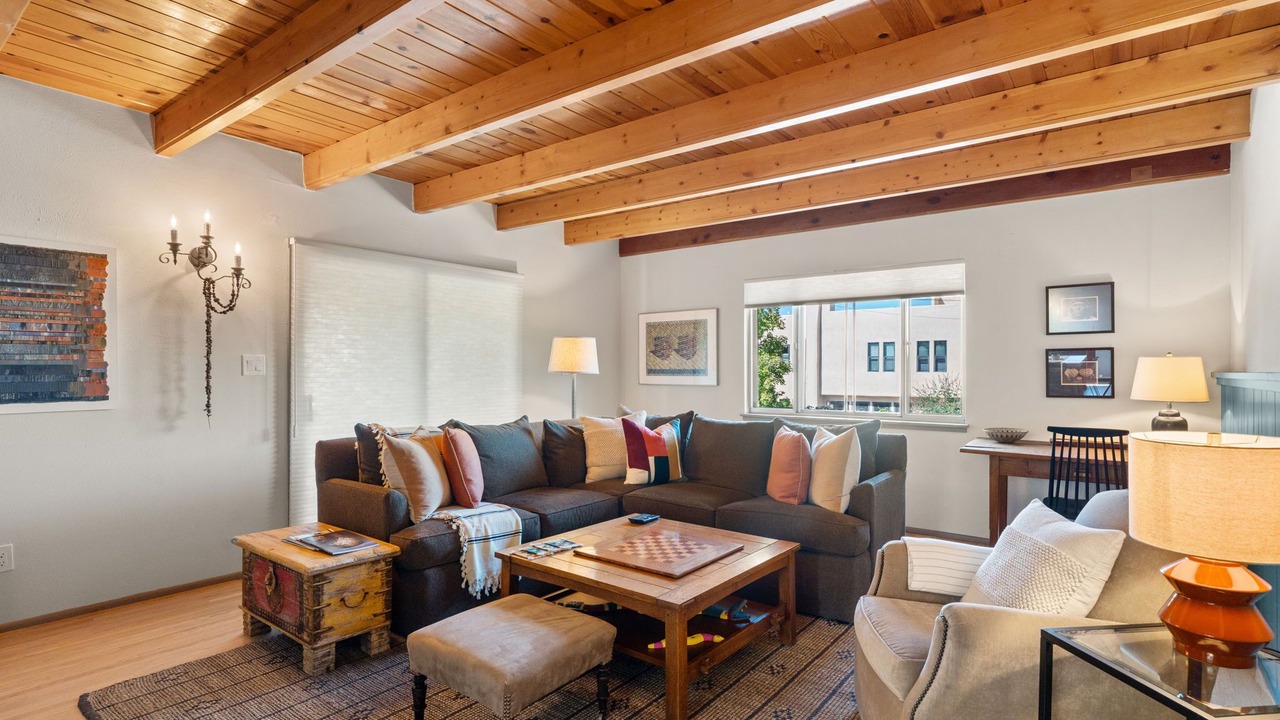 Photo of Livingroom in South Capitol