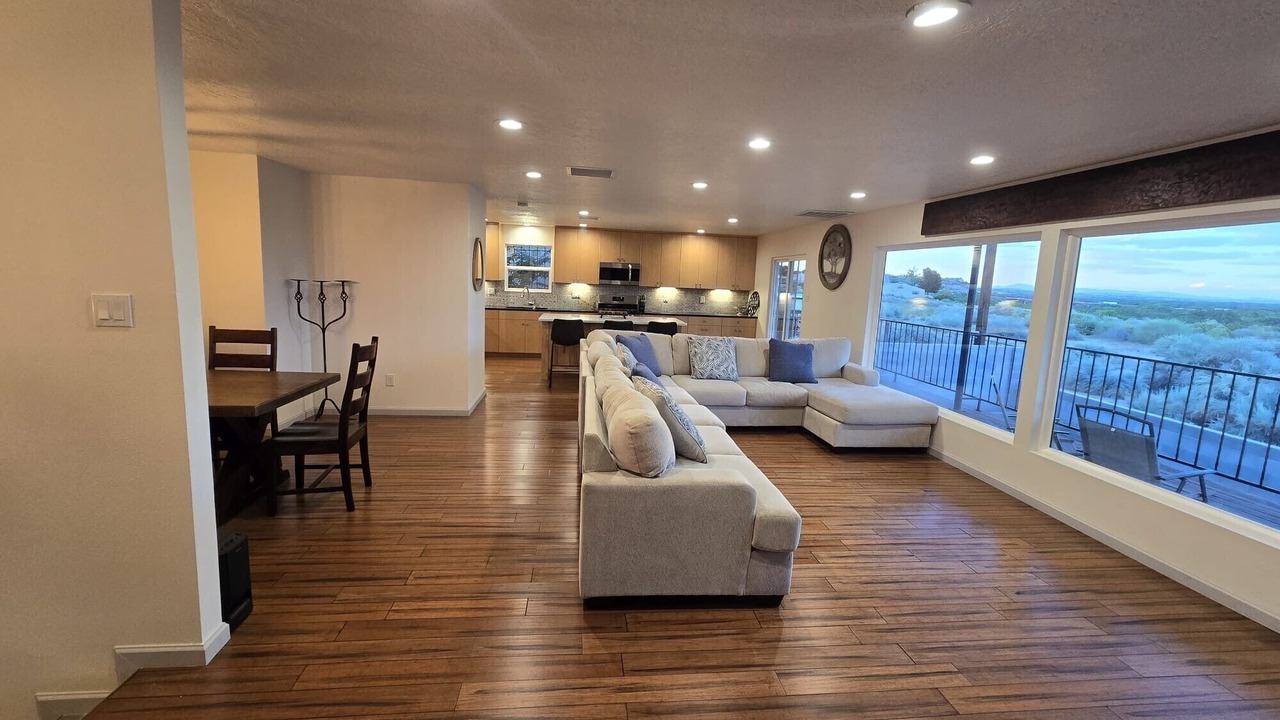 Photo of Livingroom in Pat Hurley