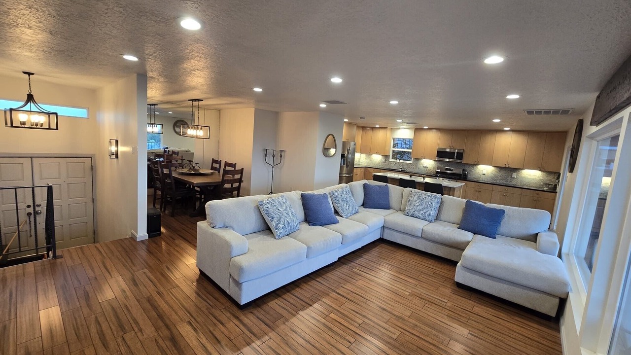 Photo of Livingroom in Pat Hurley
