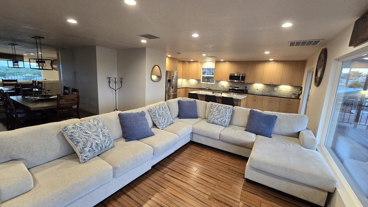 Photo of Livingroom in Pat Hurley