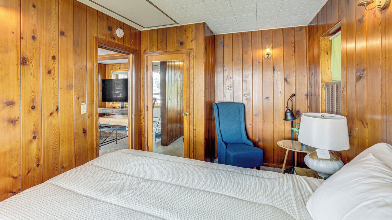 Photo of Bedroom in Six Lakes