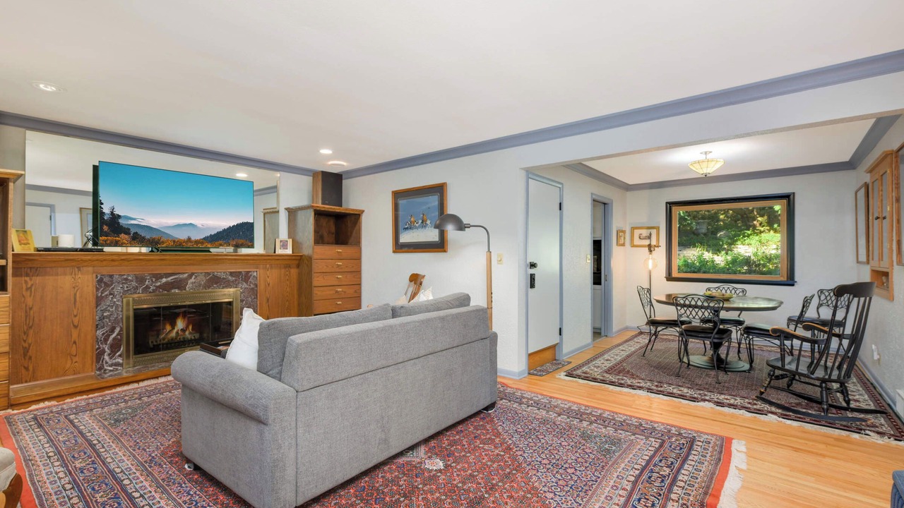Photo of Livingroom in Highland