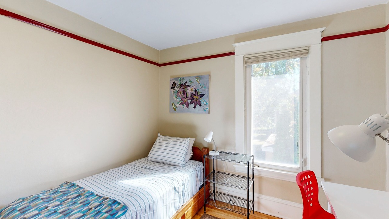 Photo of Bedroom in Midway
