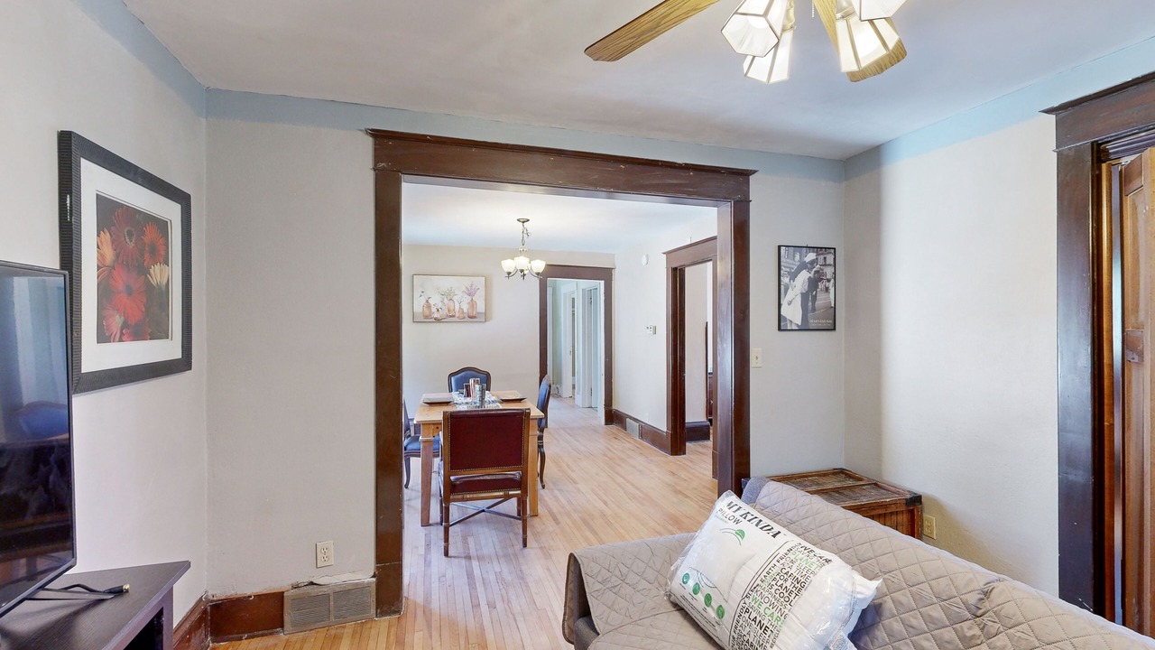 Photo of Livingroom in Midway