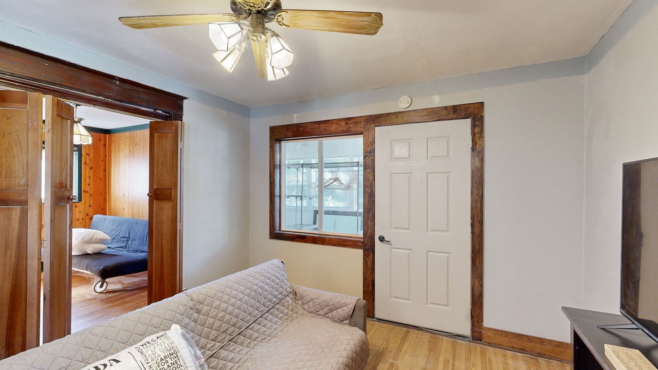 Photo of Livingroom in Midway