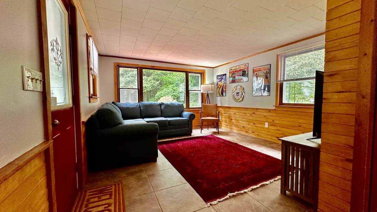 Photo of Livingroom in Montague