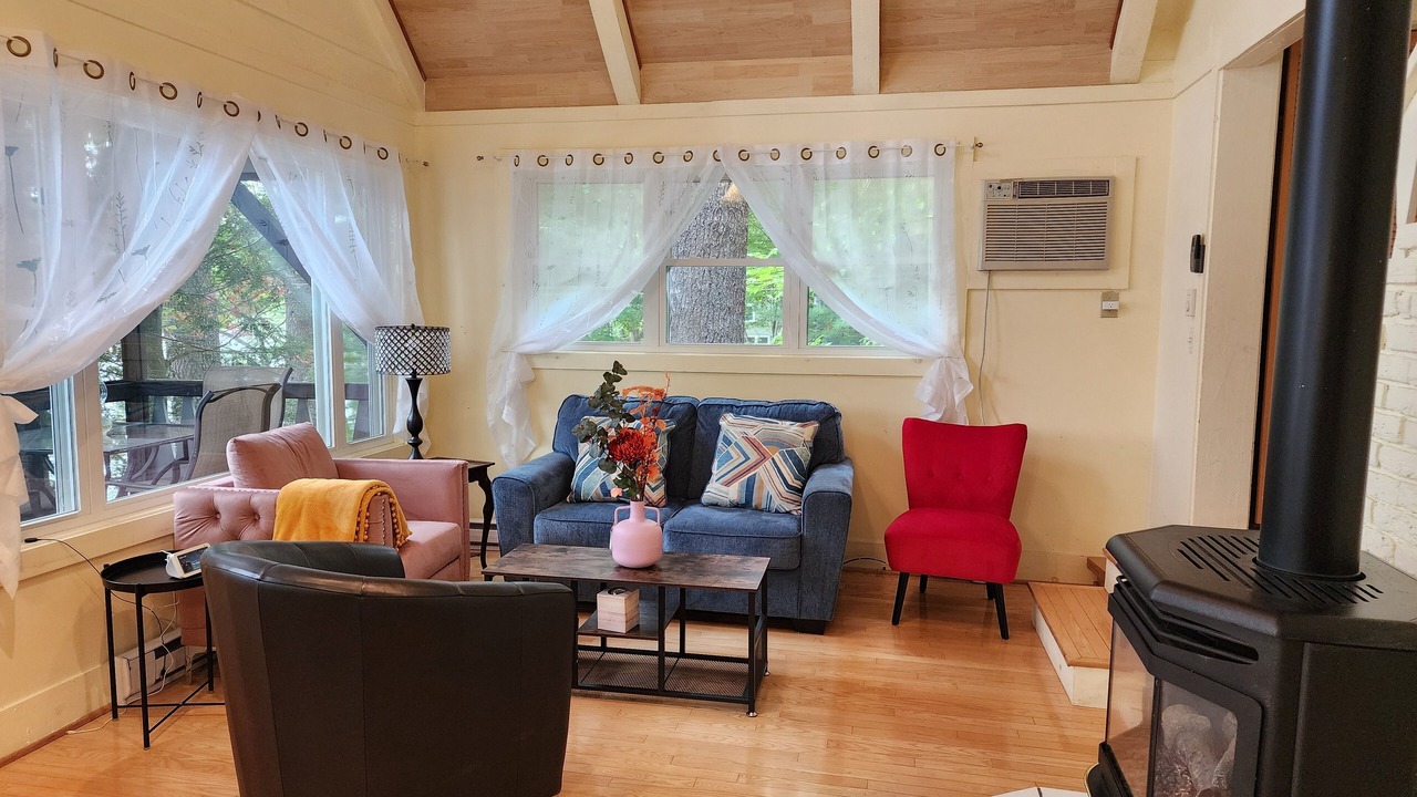 Photo of Livingroom in Hillsboro