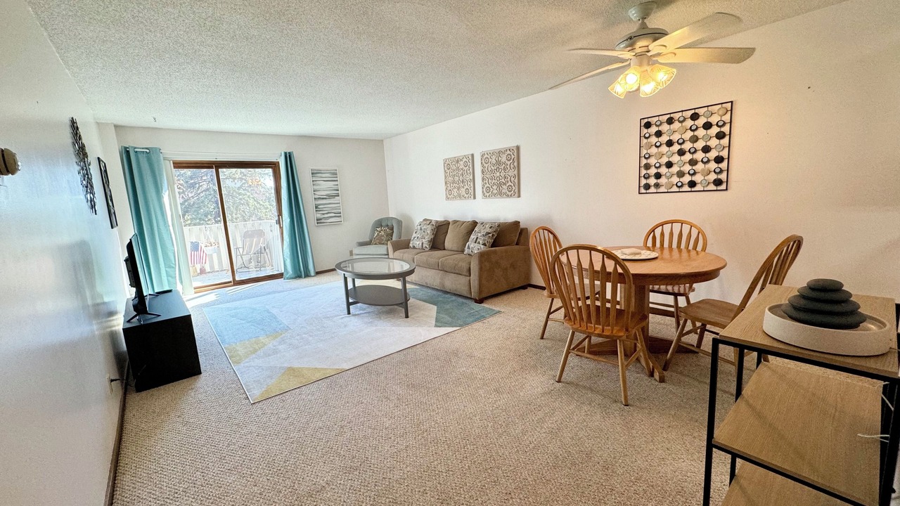 Photo of Livingroom in Northwestern Precinct