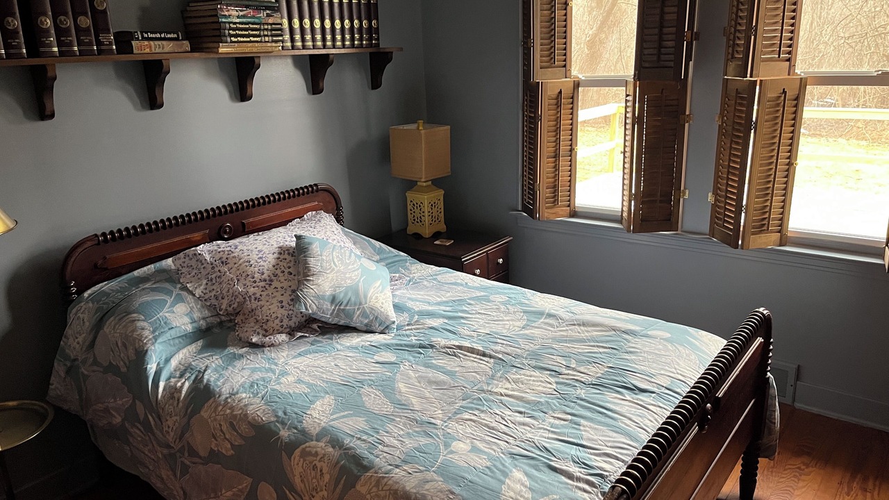 Photo of Bedroom in Oswego