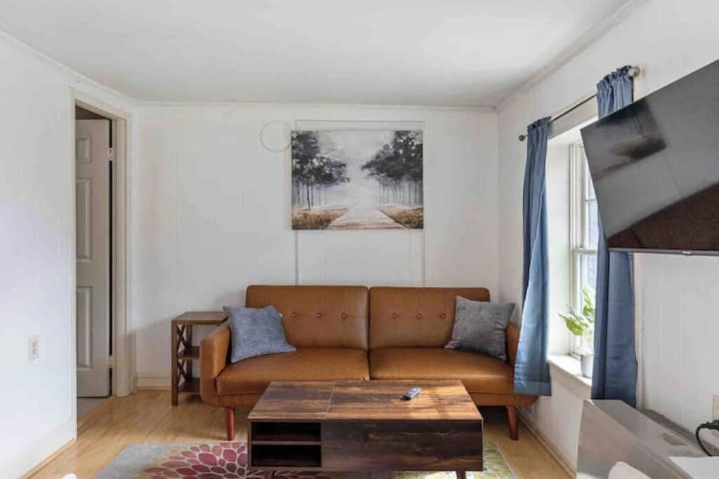 Photo of Livingroom in Burlington