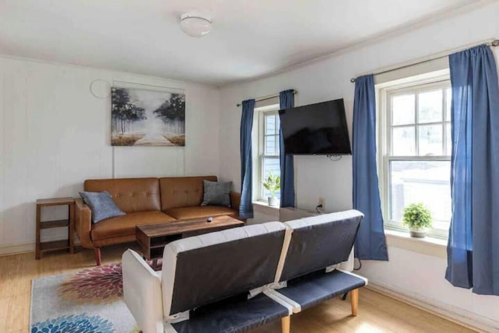 Photo of Livingroom in Burlington