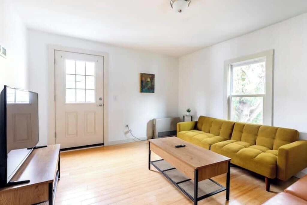 Photo of Livingroom in Old North End