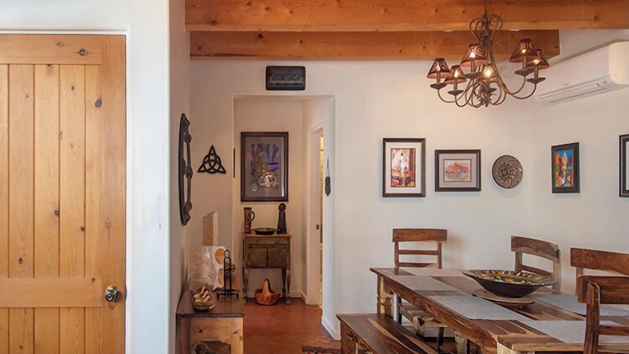 Photo of Livingroom in Historic Eastside