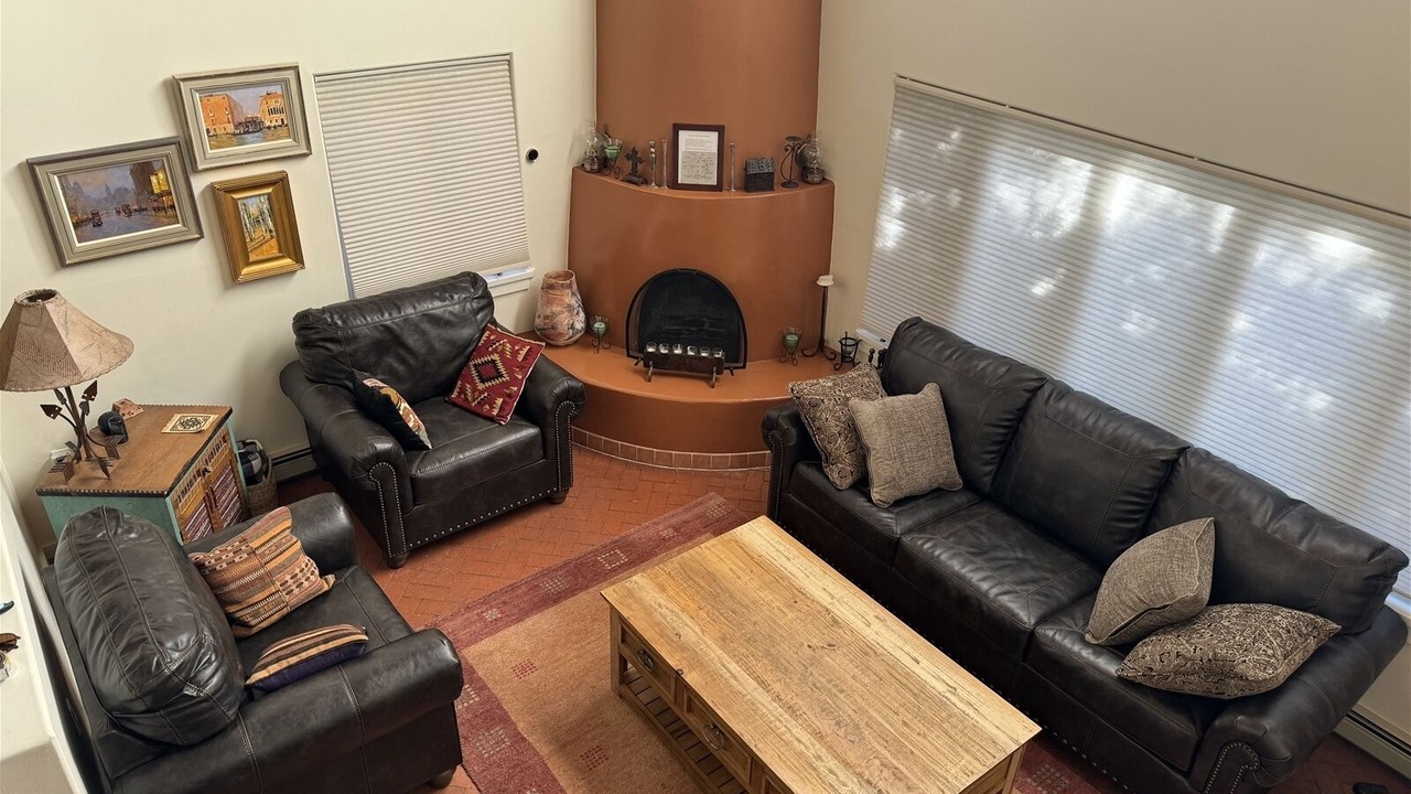 Photo of Livingroom in Historic Eastside