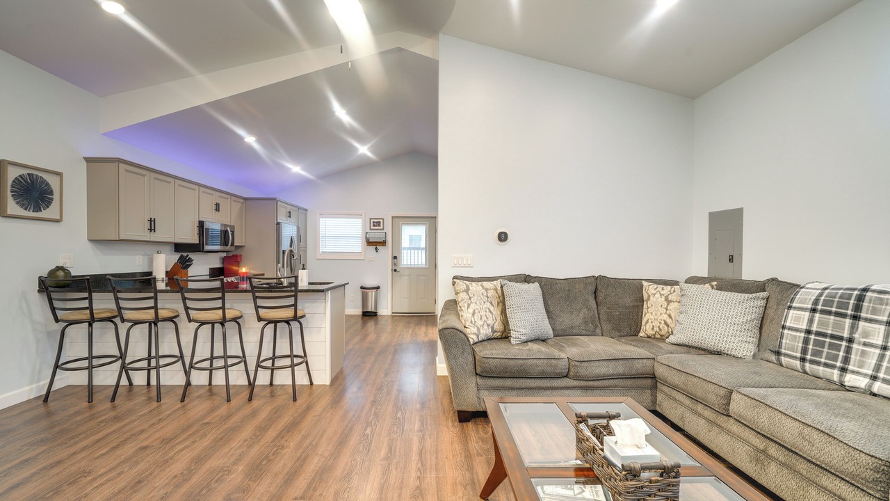 Photo of Livingroom in Deep Water
