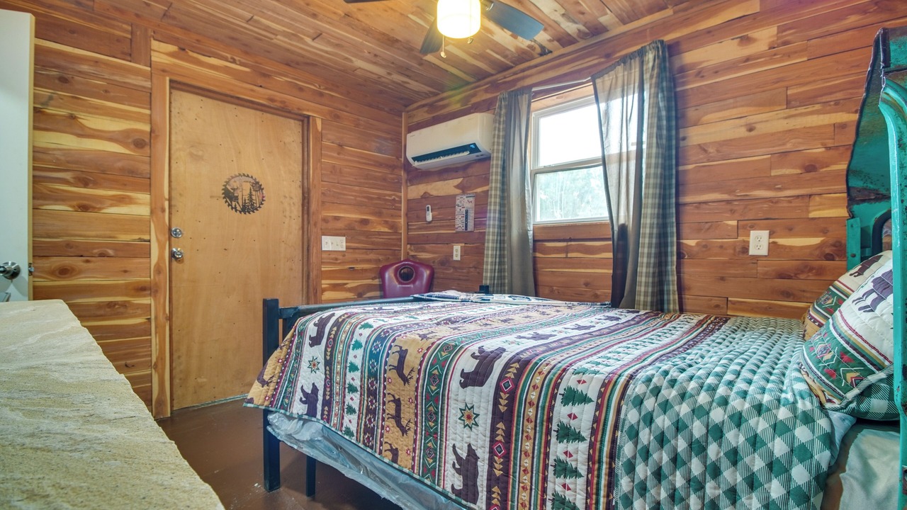 Photo of Bedroom in Ozark