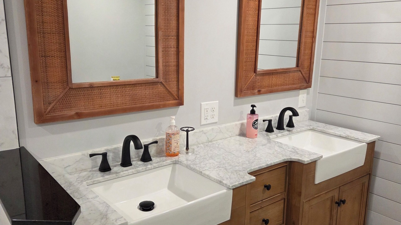 Photo of Bathroom in Lake Desolation