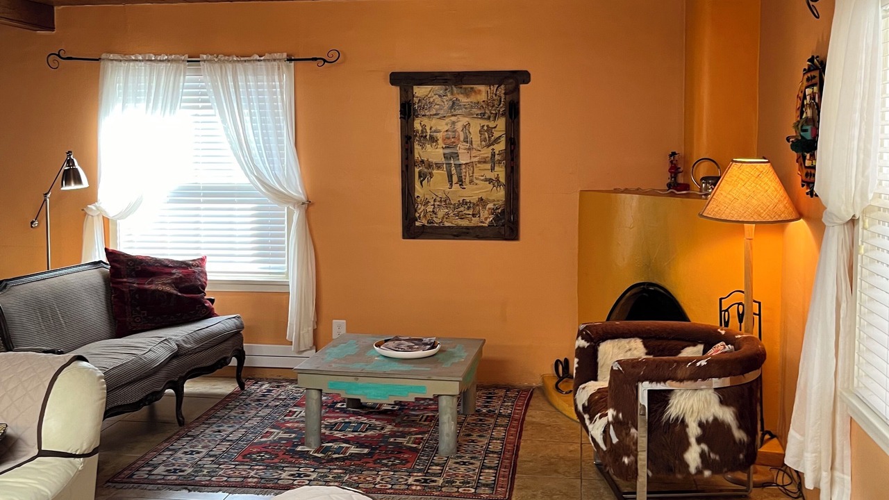 Photo of Livingroom in Historic Eastside