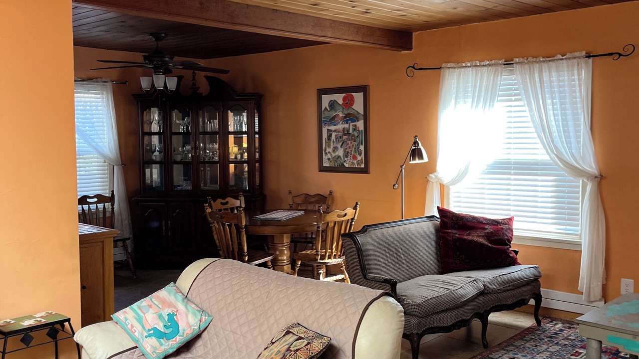 Photo of Livingroom in Historic Eastside