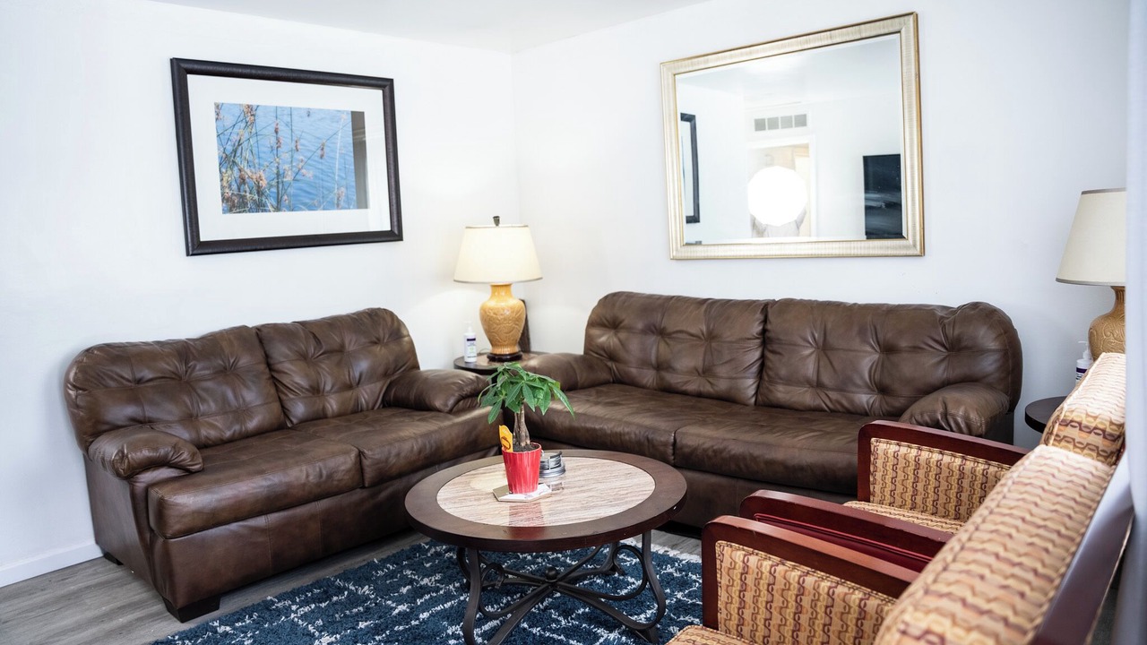 Photo of Livingroom in Romulus